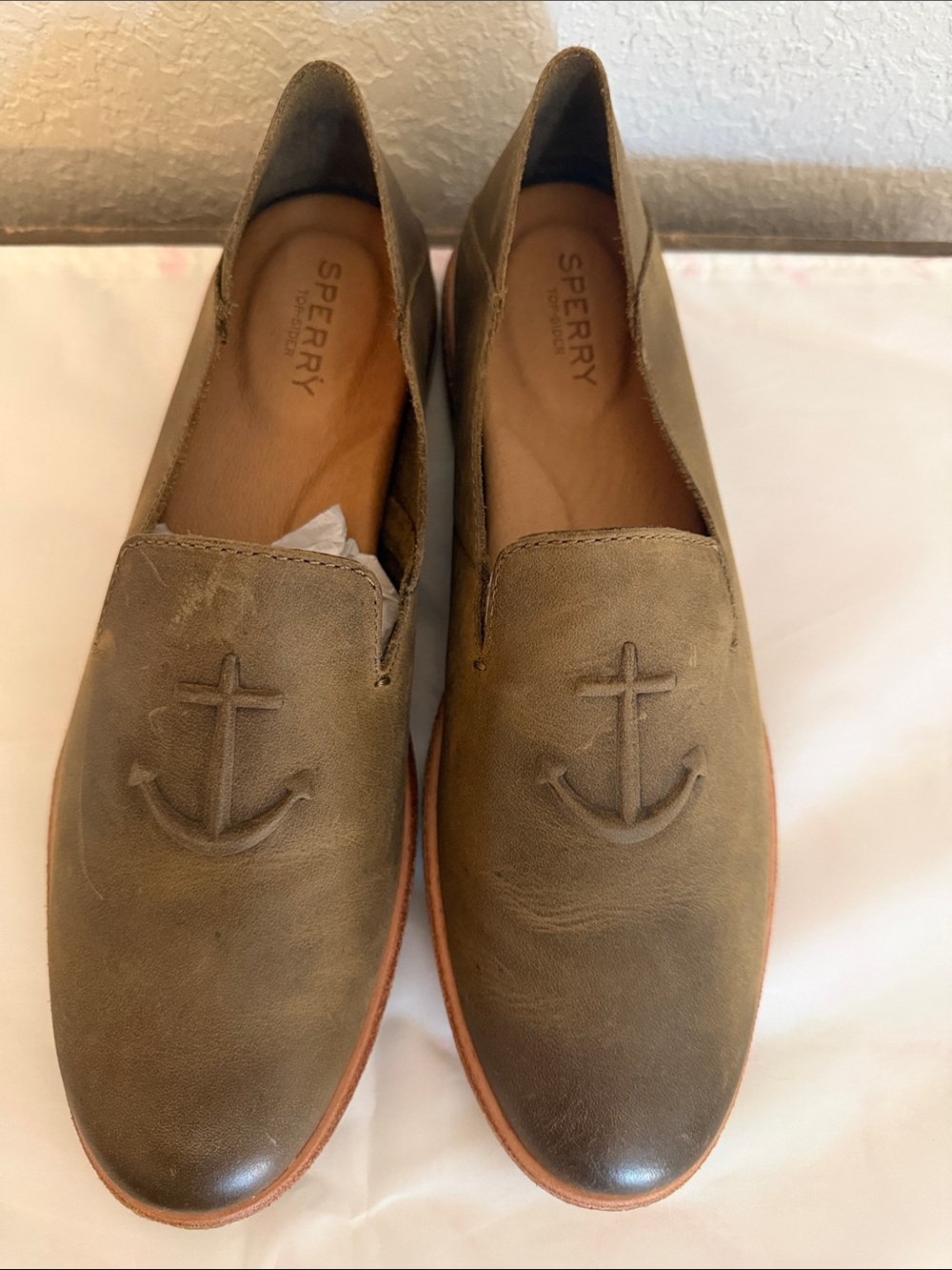 Sperry Olive Green Leather Slip-On Women’s Loafers with Anchor Motif